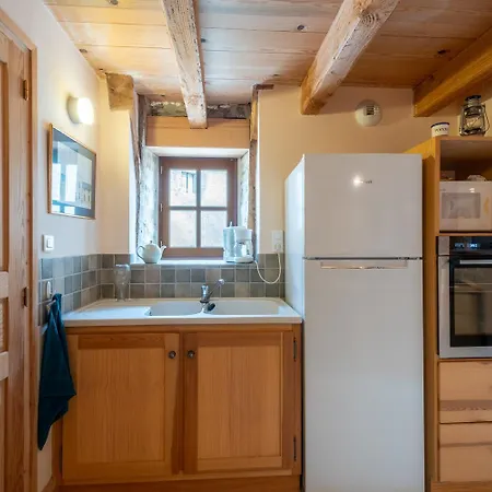 Ensemble Maison Et Grange Les Salces