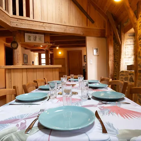 Ensemble Maison Et Grange Les Salces