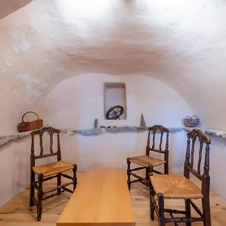 Ensemble Maison Et Grange * Les Salces