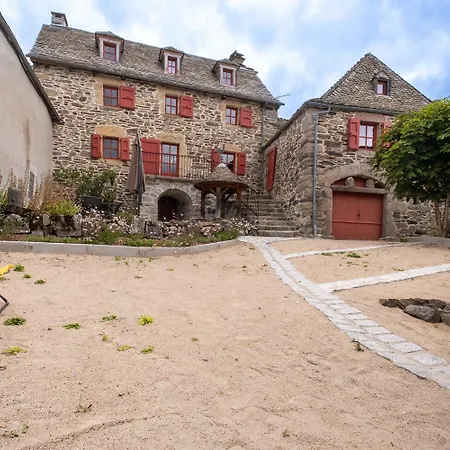 Ensemble Maison Et Grange *