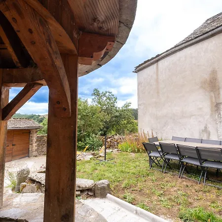 Ensemble Maison Et Grange Les Salces